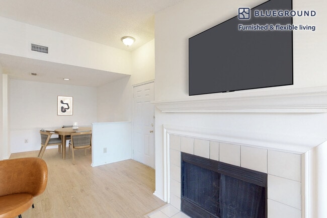 13116 Autumn Woods Way unit FL1-ID8583A, Fairfax, VA 22033 - photo 3