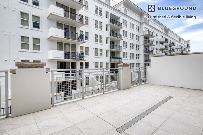 4131 Laguna St unit FL4-ID9, Coral Gables, FL 33146 - photo 4