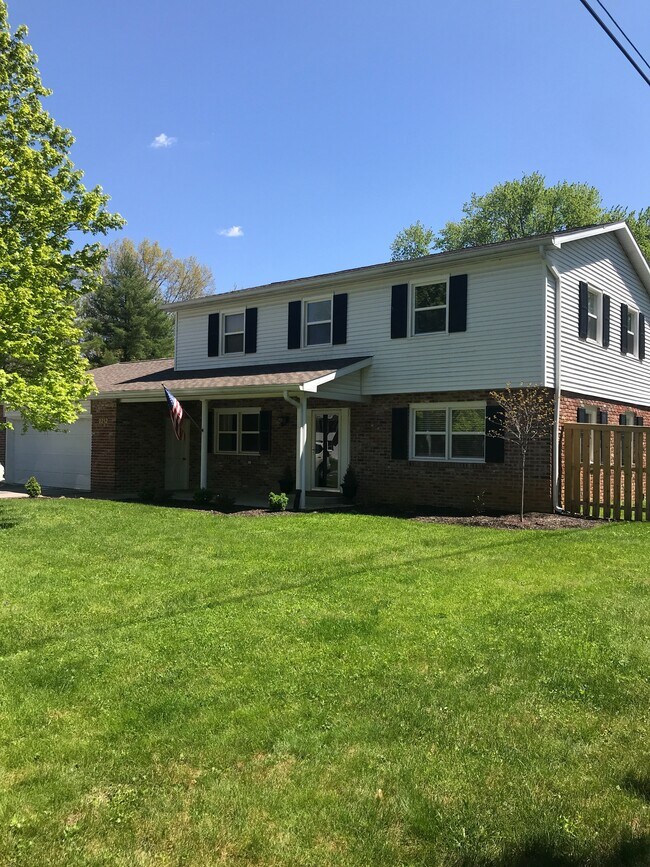 2212 E Queens Way, Bloomington, IN 47401