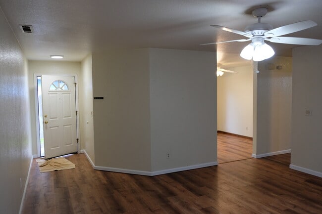 118 W Beverly Place unit B, Tracy, CA 95376 - photo 6