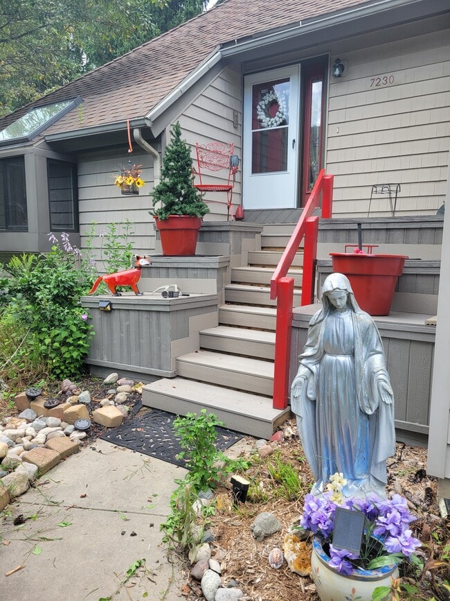 7230 Fox Meadow Dr NE unit Happyhome, Rockford, MI 49341 - photo 2