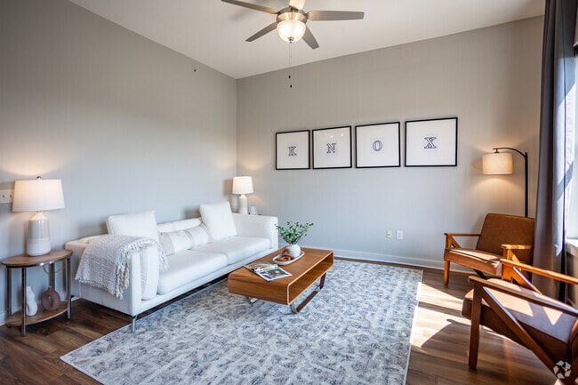 1BR, 1BA - 700SF - Living Room