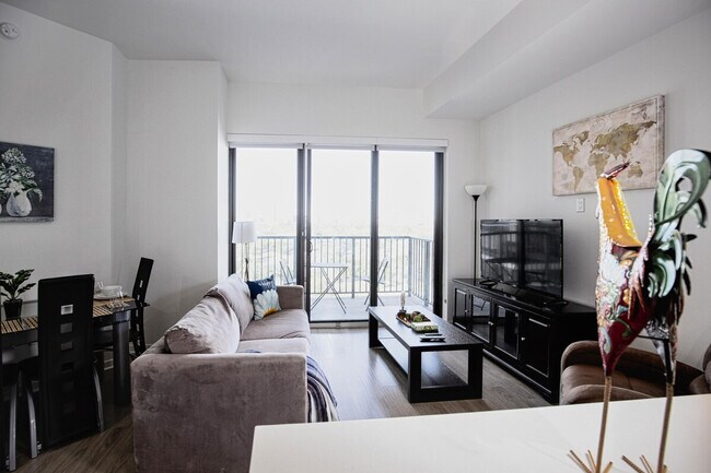 6803 Staffordshire Crescent unit ID1359156P, Houston, TX 77030 - photo 3