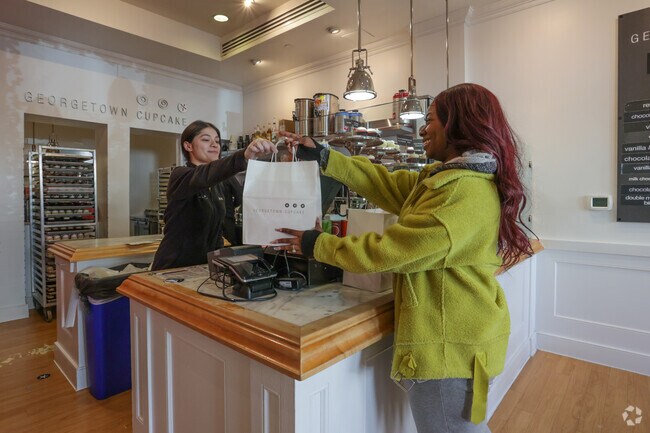 Georgetown Cupcake will satisfy your sweet tooth cravings near Bannockburn neighborhood.