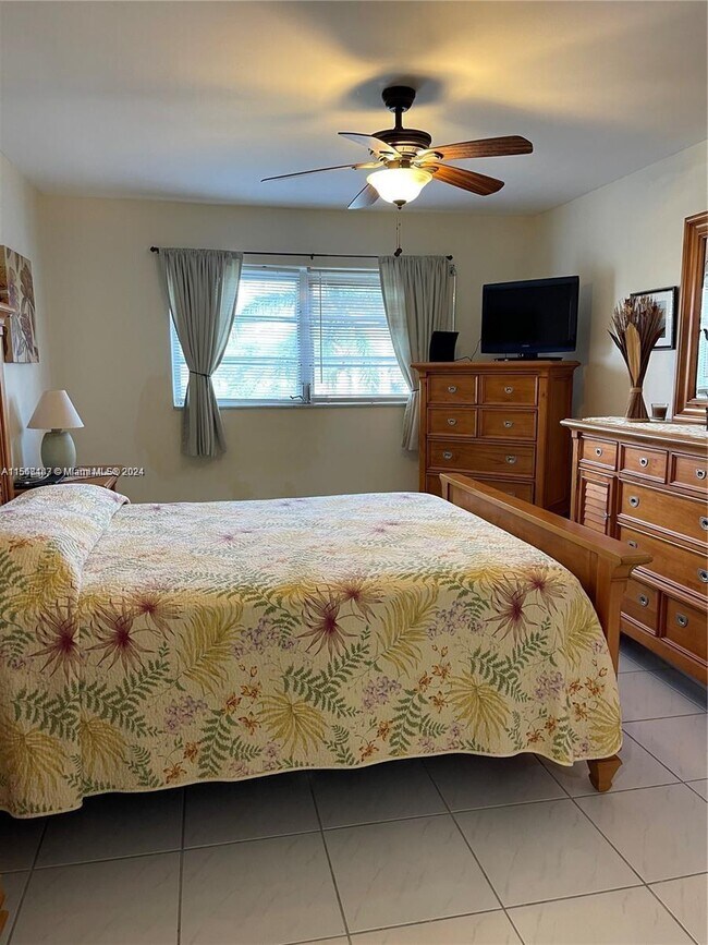 501 Blue Heron Dr Unit 319-A, Hallandale Beach, FL 33009