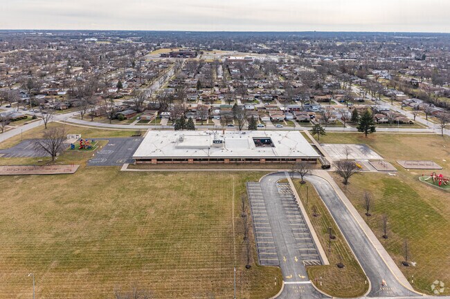 Serena Hills Elementary School has a student-teacher ratio of 12 to 1.