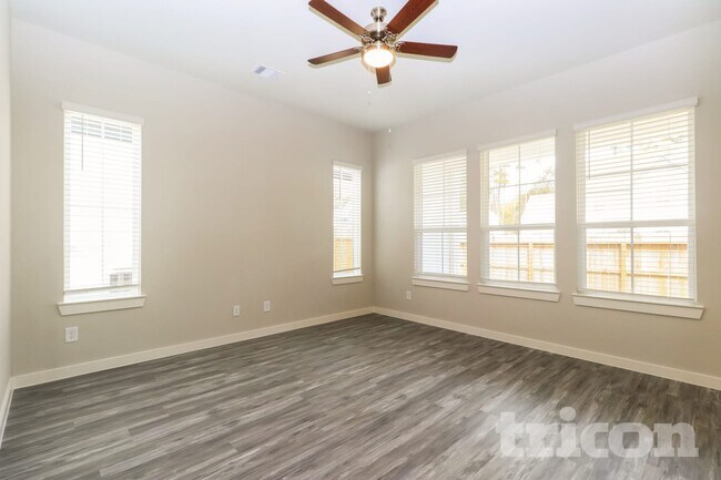 9835 Willow Creek Commerce Dr, Tomball, TX 77375 - photo 5