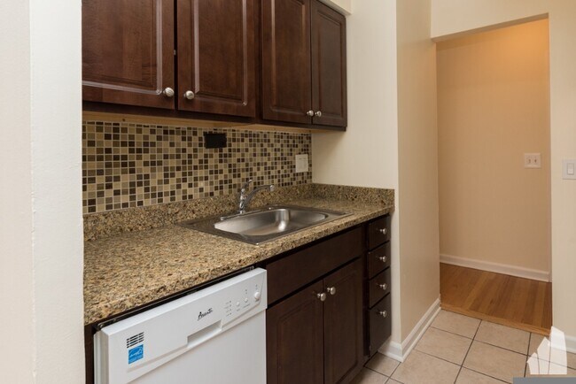 5820 N Sheridan Rd unit 206, Chicago, IL 60660 - photo 4