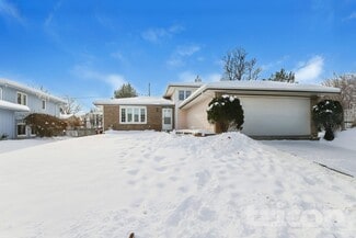 285 Polo Club Dr, Glendale Heights, IL 60139