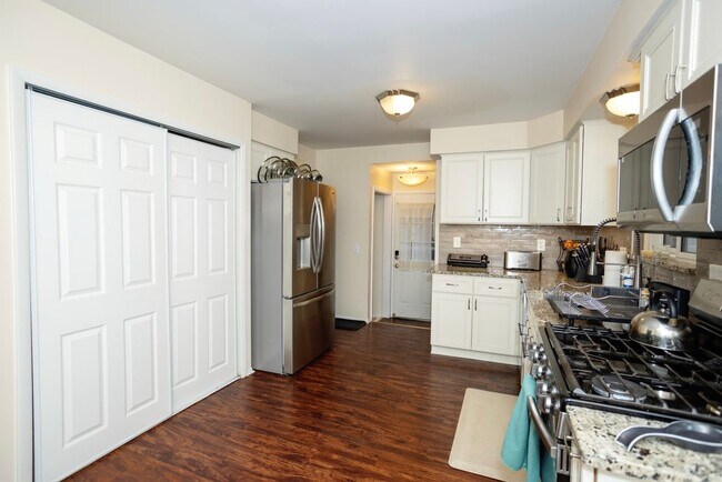 28115 Little MacK Ave, Saint Clair Shores, MI 48081 - photo 4