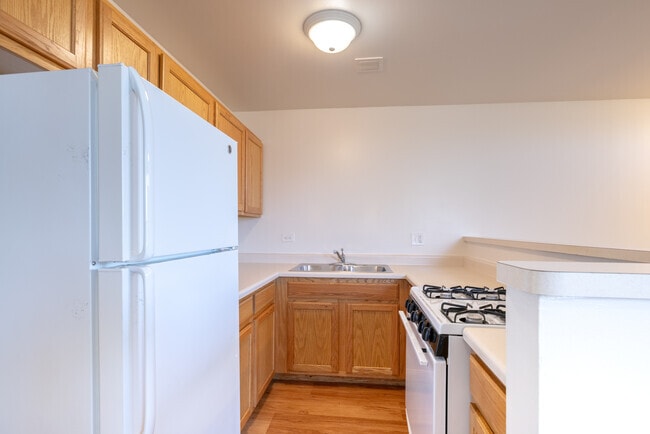 Cedar Villas, Round Lake Beach, IL 60073 - photo 3