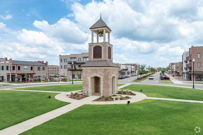 There are lots of interesting retail alternatives in Southaven's Silo Square.