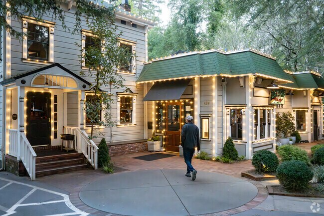 South Magnolia restaurant options include Perry's along the creek and walking distance from the neighborhood.