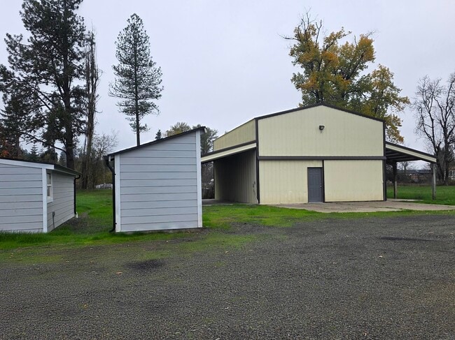 12765 Clow Corner Rd, Dallas, OR 97338 - photo 4