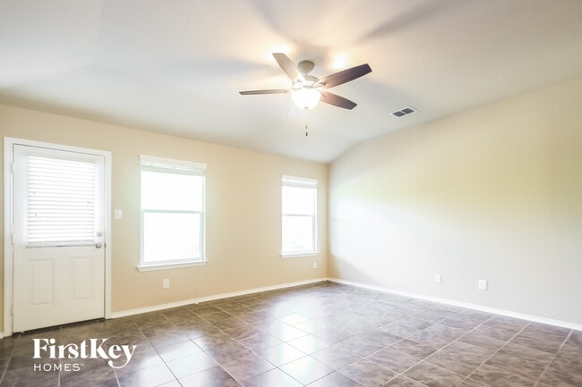 2115 Emerald Edge, San Antonio, TX 78245 - photo 3