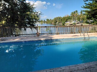 5551 SW 57th St, Davie, FL 33314