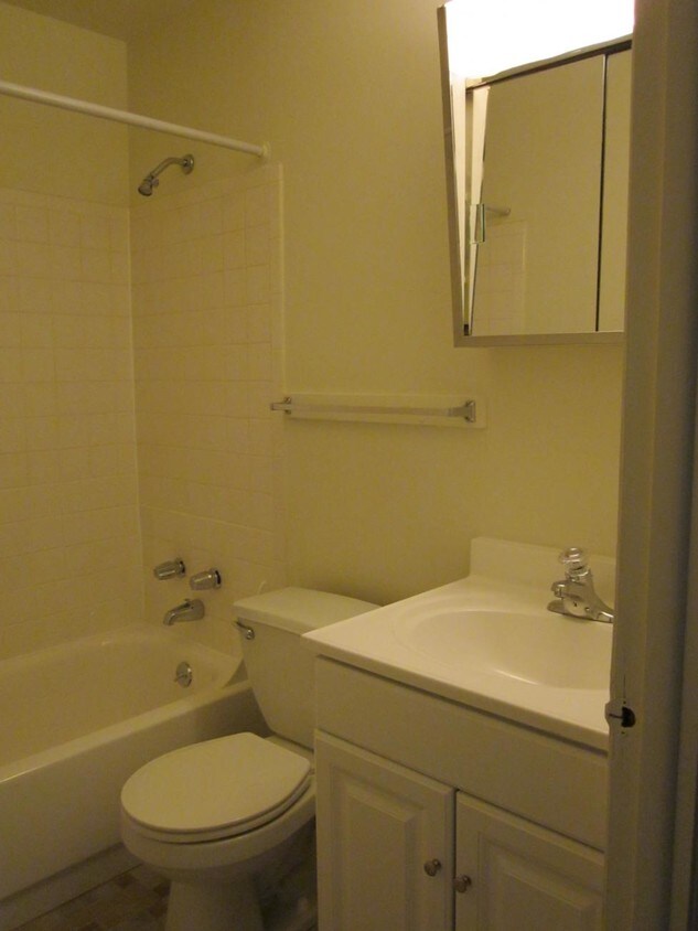 Fairhaven Village Apartments 16751735 N Marywood Ave, Aurora, IL