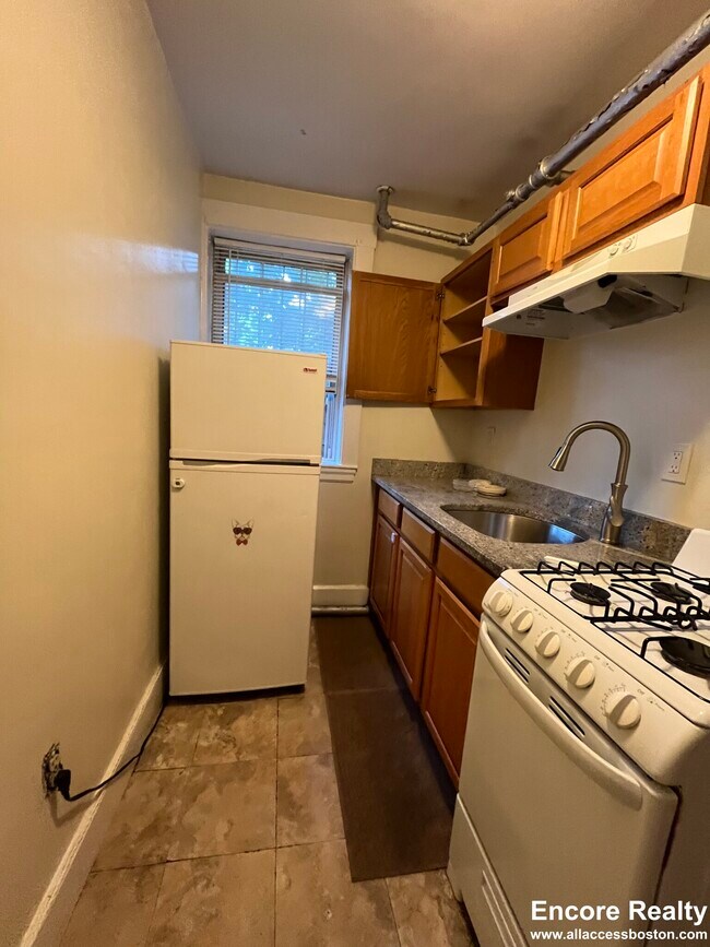 189 Summer St unit 3, Somerville, MA 02143 - photo 3