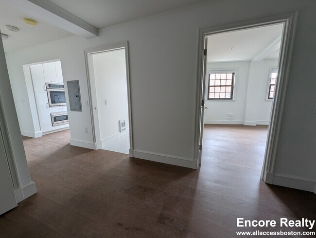 1200 Massachusetts Ave unit 8 DFT URNKV, Cambridge, MA 02138 - photo 3