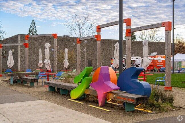 Universal Plaza is a new park in Downtown Tigard that features a splash pad and food trucks.