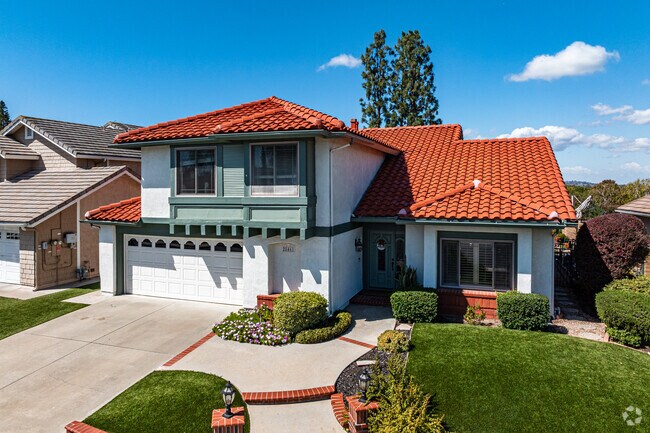 Colinas de Capistrano homes provide easy access to parks, shopping, and Laguna Niguel trails.