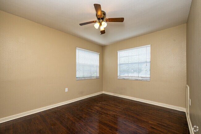 2BR, 1BA - 1,000SF - Second Bedroom