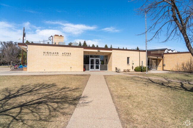 Highland Acres Elementary School has over 100 students enrolled in grades K-5.