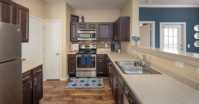 The Manor Homes of Arborwalk Apartments, Lees Summit, MO 64082 - photo 2