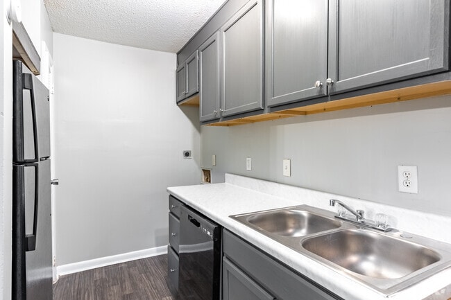 2BR, 1BA - 850SF (B1)