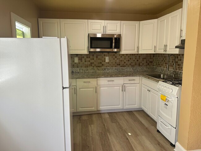 124 S Oleander Ave unit 3, Daytona Beach, FL 32118 - photo 2