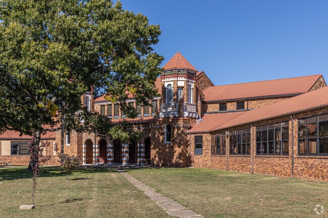 Old High Middle School has an A rating on Niche.com.