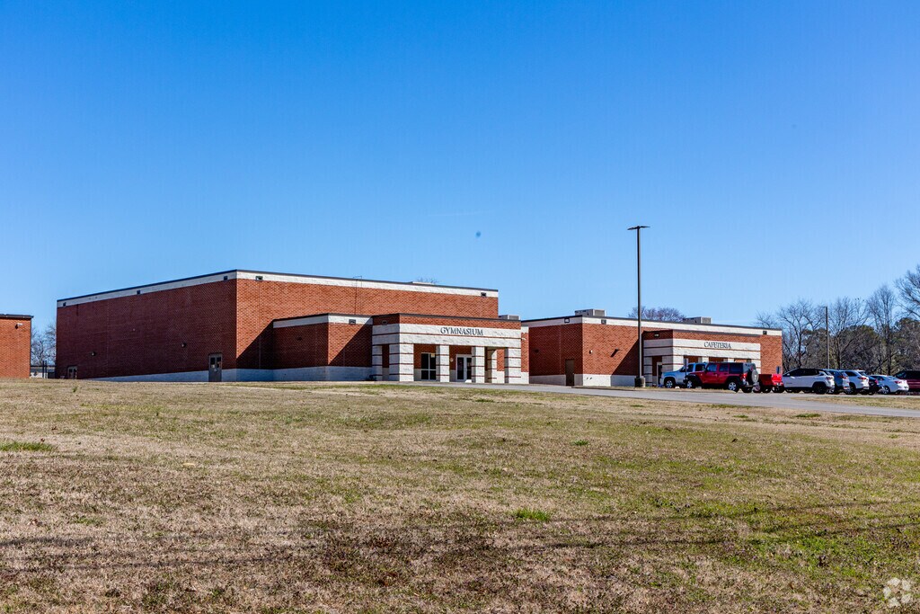 East Elementary School, as of 2024, had a student population of 440.