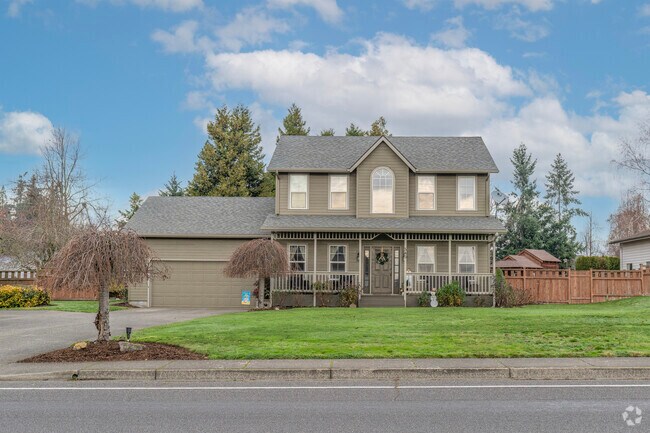 A large mid-century farmhouse home in Sublimity, OR.
