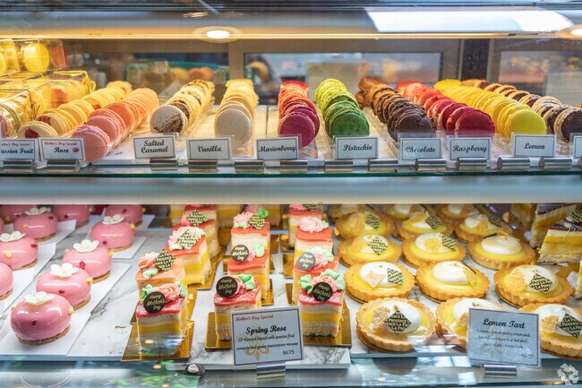 La Provence Boulangerie in Bryant, near Blue Heron, delights visitors with French-inspired pastries and café favorites in Lake Oswego.