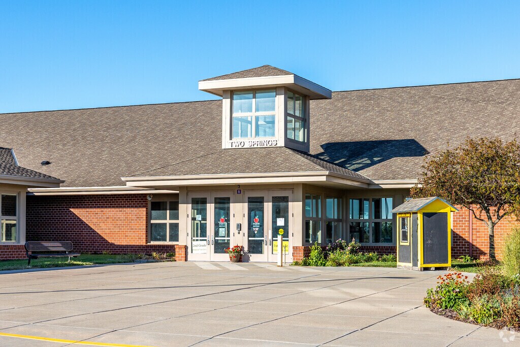 Two Springs Elementary School, Rankings & Reviews