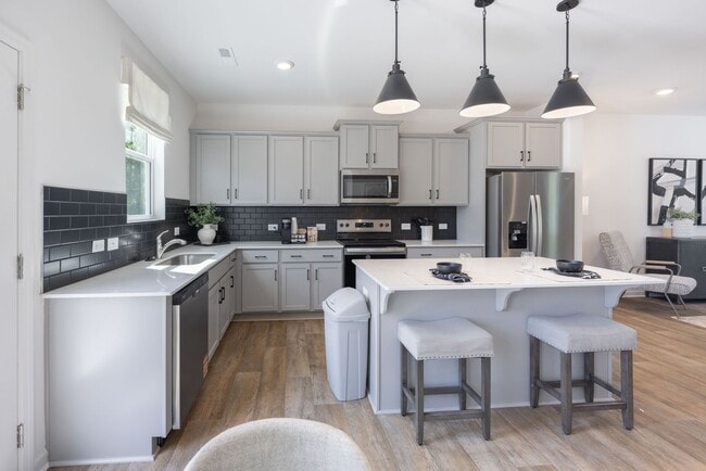 2007 Parkvale Place unit 36, Charlotte, NC 28208 - photo 3