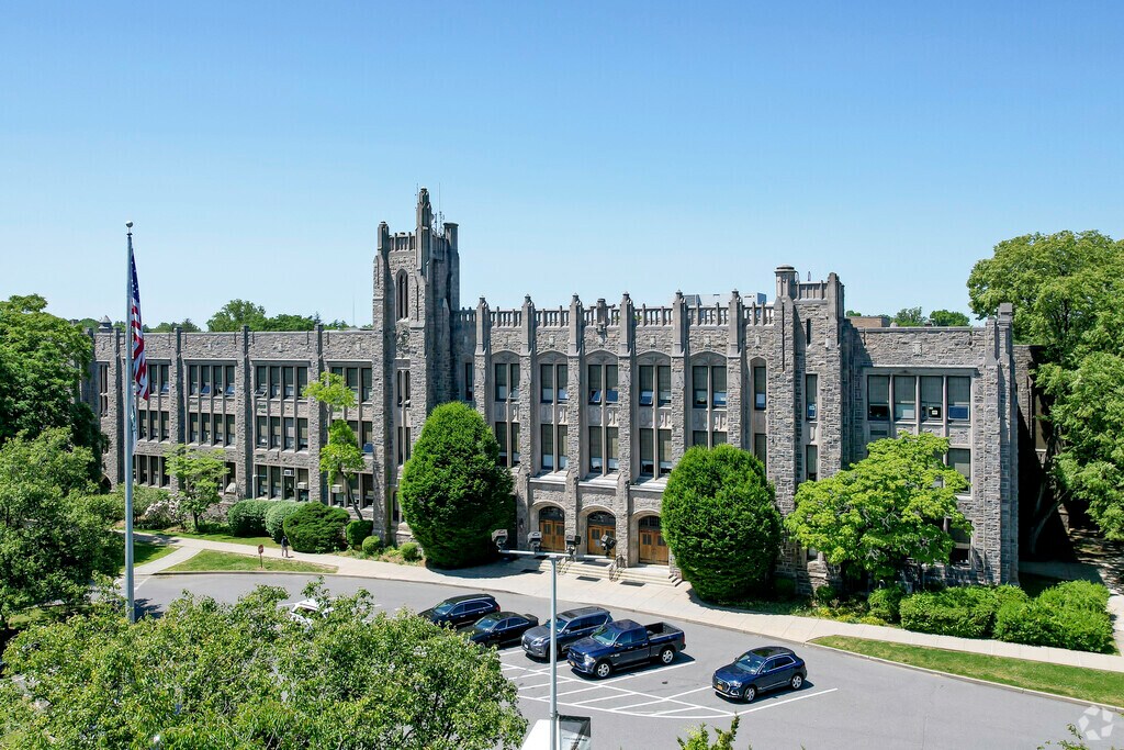 White Plains Middle School, Rankings & Reviews