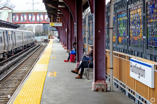 For Lloyd Harbor residents, Huntington has the closest rail station.