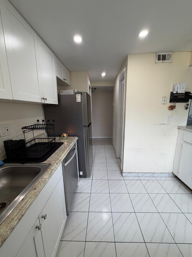 9180 Fontainebleau Blvd unit 401, Miami, FL 33172 - photo 7