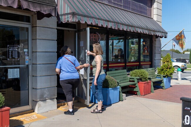 Diners frequent family-owned restaurants along Independence’s Main Street.