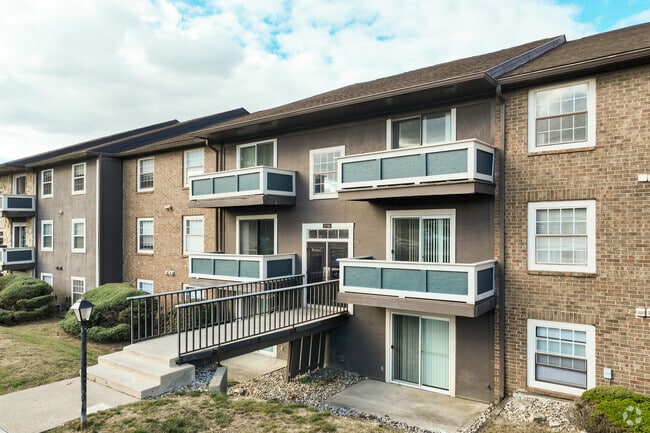 Canterbury Green is a small residential community just outside of Fort Wayne.