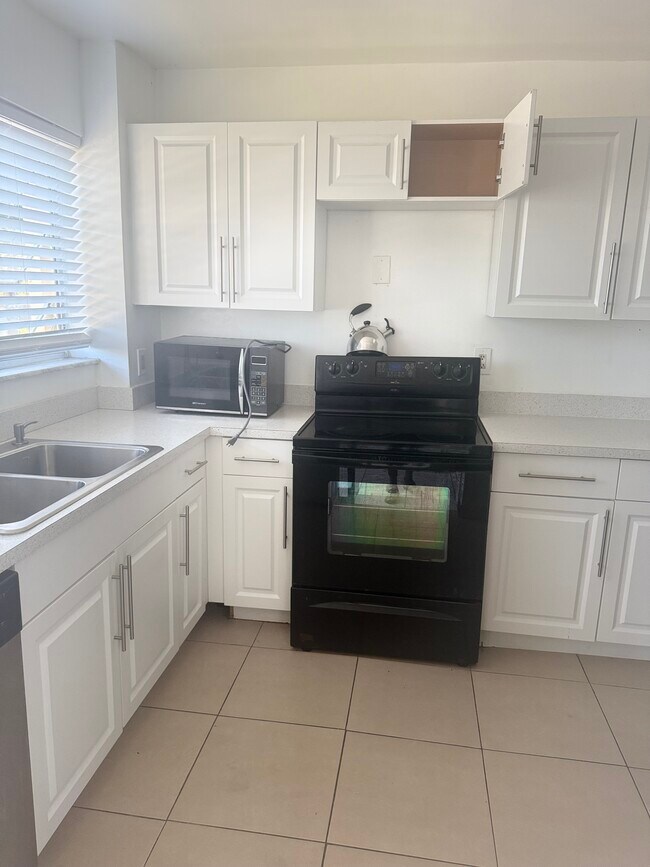 2401 NW 41st Ave Unit 203, Lauderhill, FL 33313