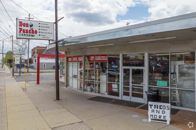 Entrance to Don Pancho market on Cedar St in Greencroft Park