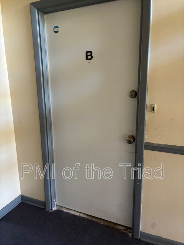 2817 N O Henry Blvd Unit B, Greensboro, NC 27405