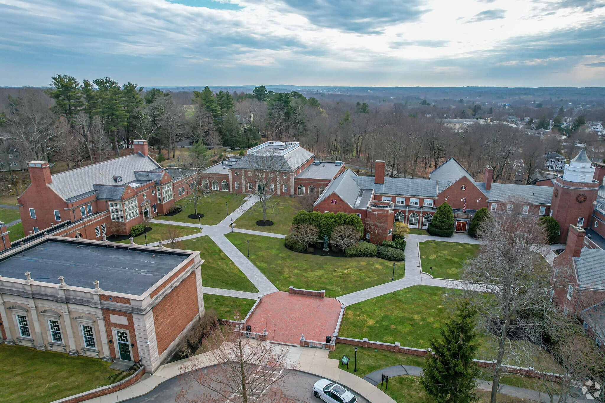 The Roxbury Latin School is a prestigious all boys institution housing Grades 7 to 12.