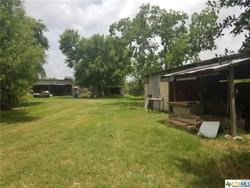 4904 Lone Tree Rd, Victoria, TX 77901 - photo 1