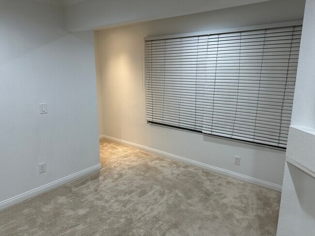 5515 Canoga Ave unit 221, Woodland Hills, CA 91367 - photo 7
