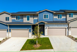 9137 Calvin Dr, West Des Moines, IA 50266
