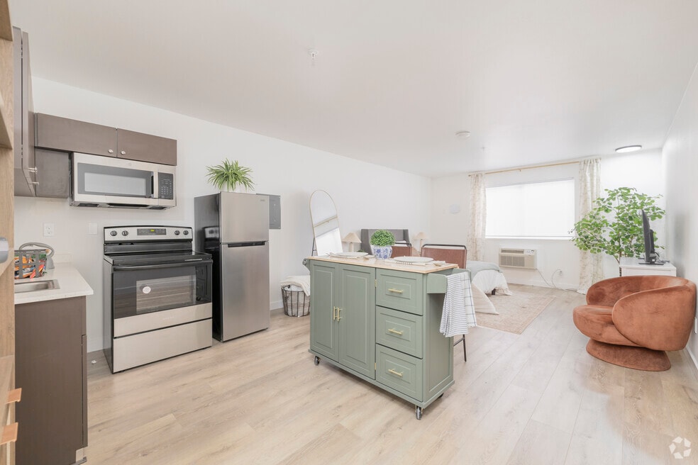 The Varsity, Centralia, WA 98531 - photo 1