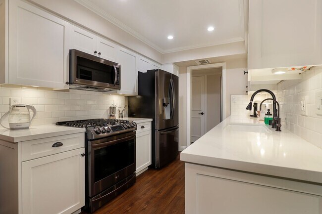 4528 Colbath Ave, Sherman Oaks, CA 91423 - photo 7